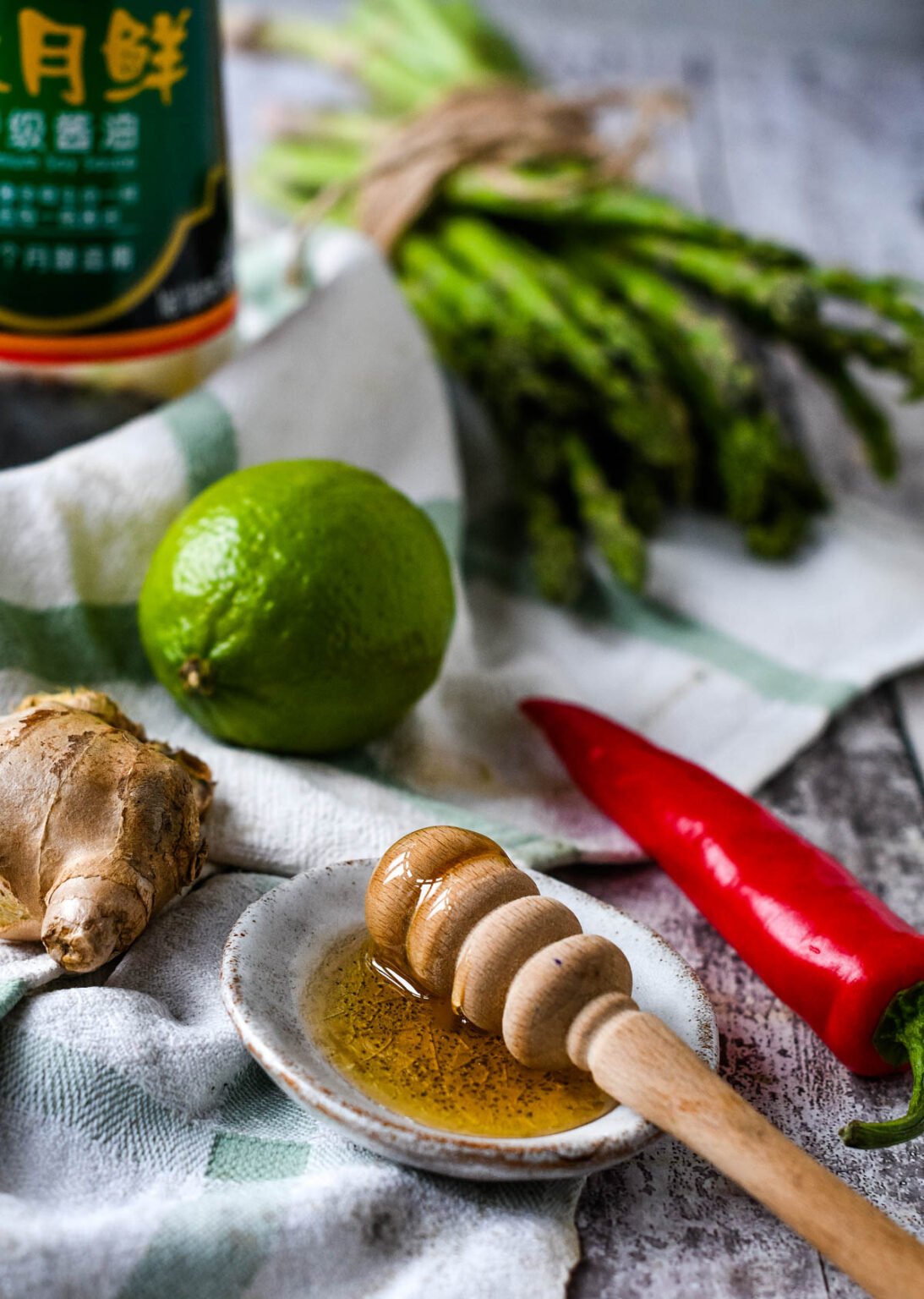 Spring asparagus with tasty dips and so easy to make