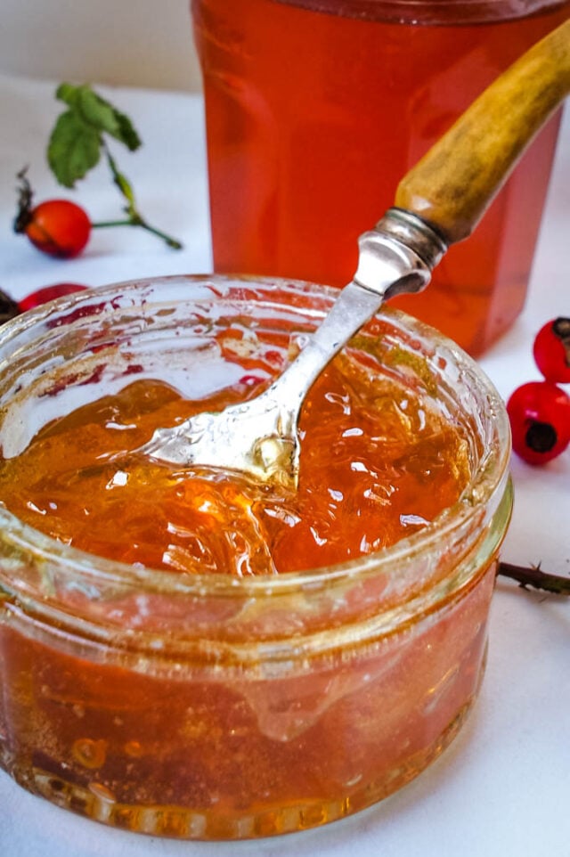 Traditional Scottish Rosehip Jelly (only 4 ingredients!) Larder Love