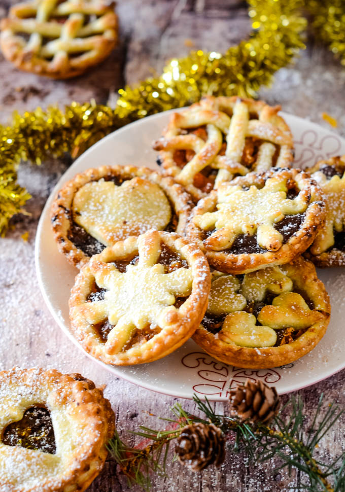 plate of mince pies