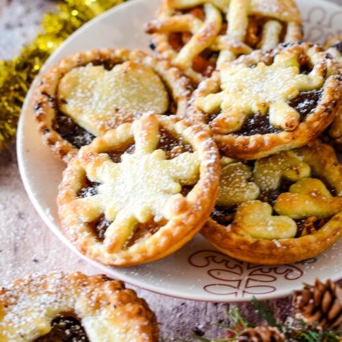 https://larderlove.com/wp-content/uploads/2012/12/mince-pies-5-by-larderlove.com_-500x500.jpg