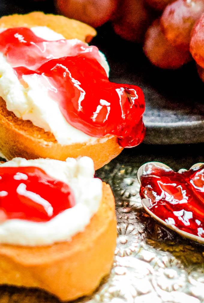 close up of jelly on bread