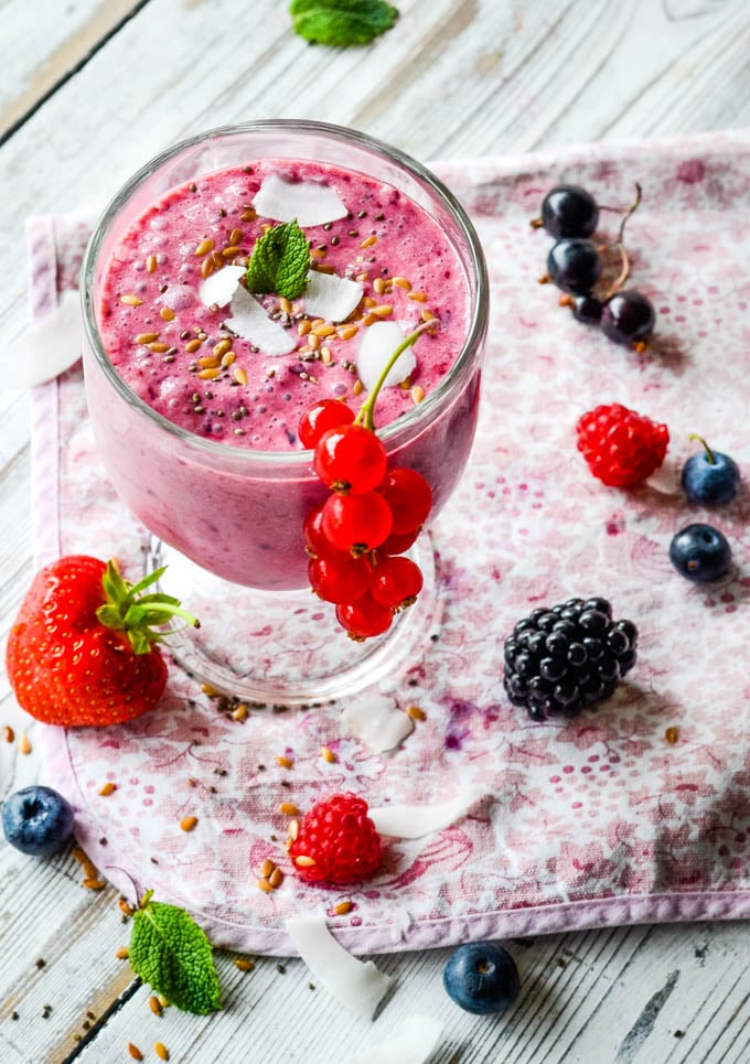 Super Healthy Mixed Berry Smoothie - Larder Love