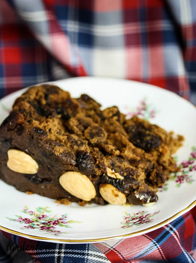 An easy recipe for Dundee Cake, a traditional cake of Scotland