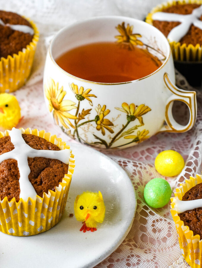 hot cross bun cupcakes
