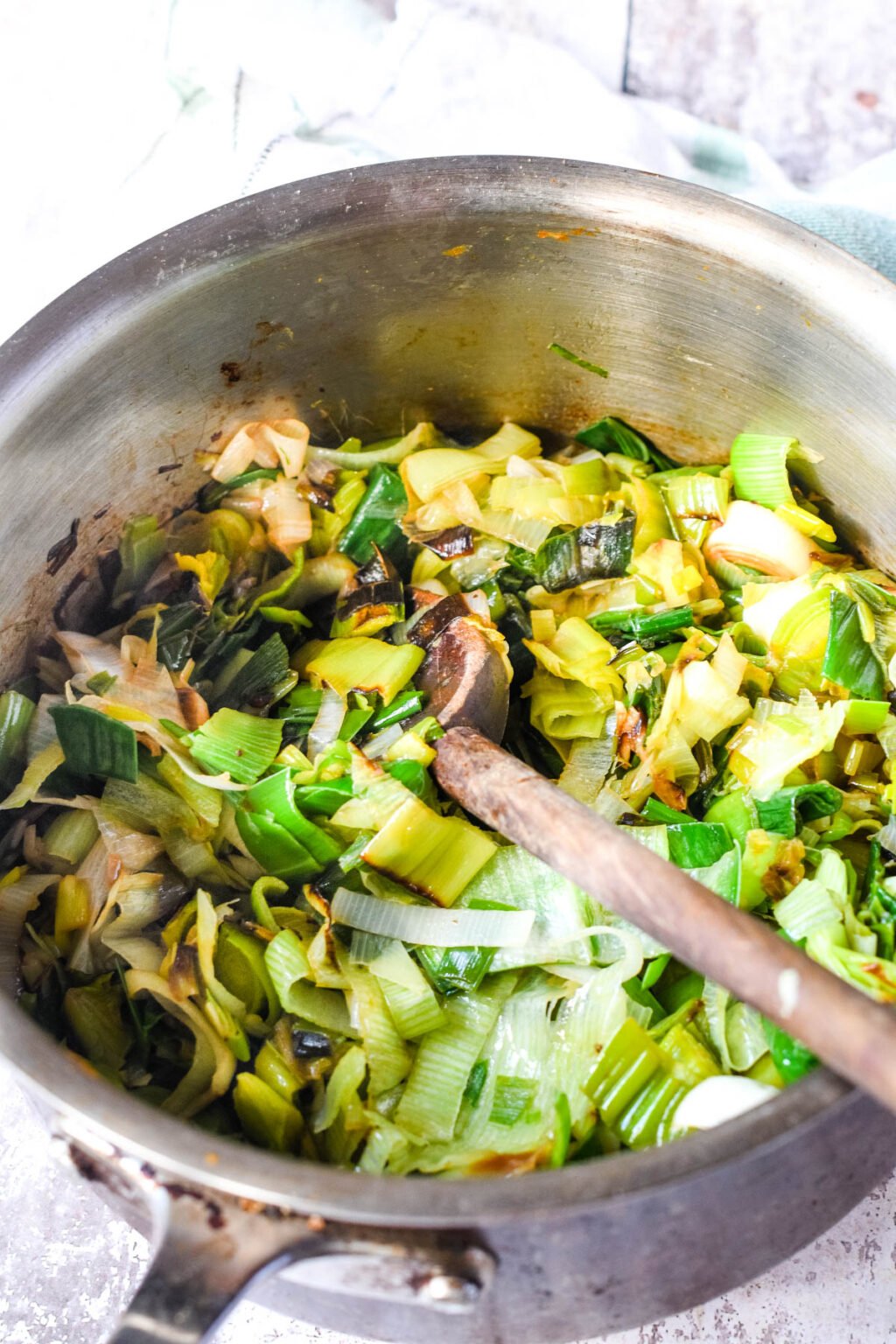 3 Ingredient Easy Leek And Potato Soup - Larder Love