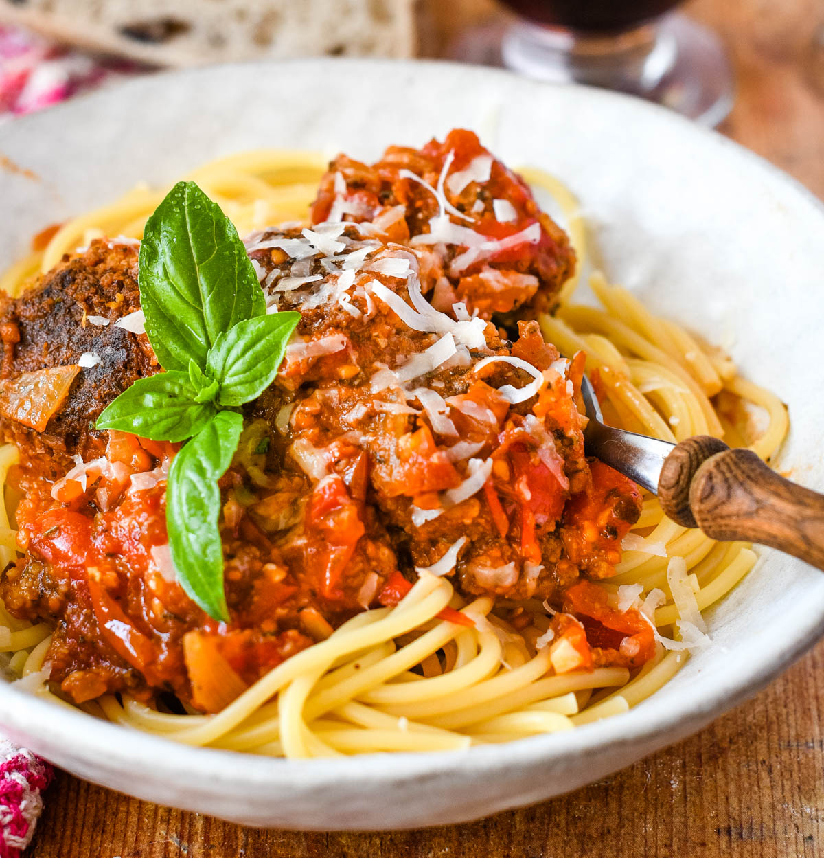 vegan meatballs in tomato sauce