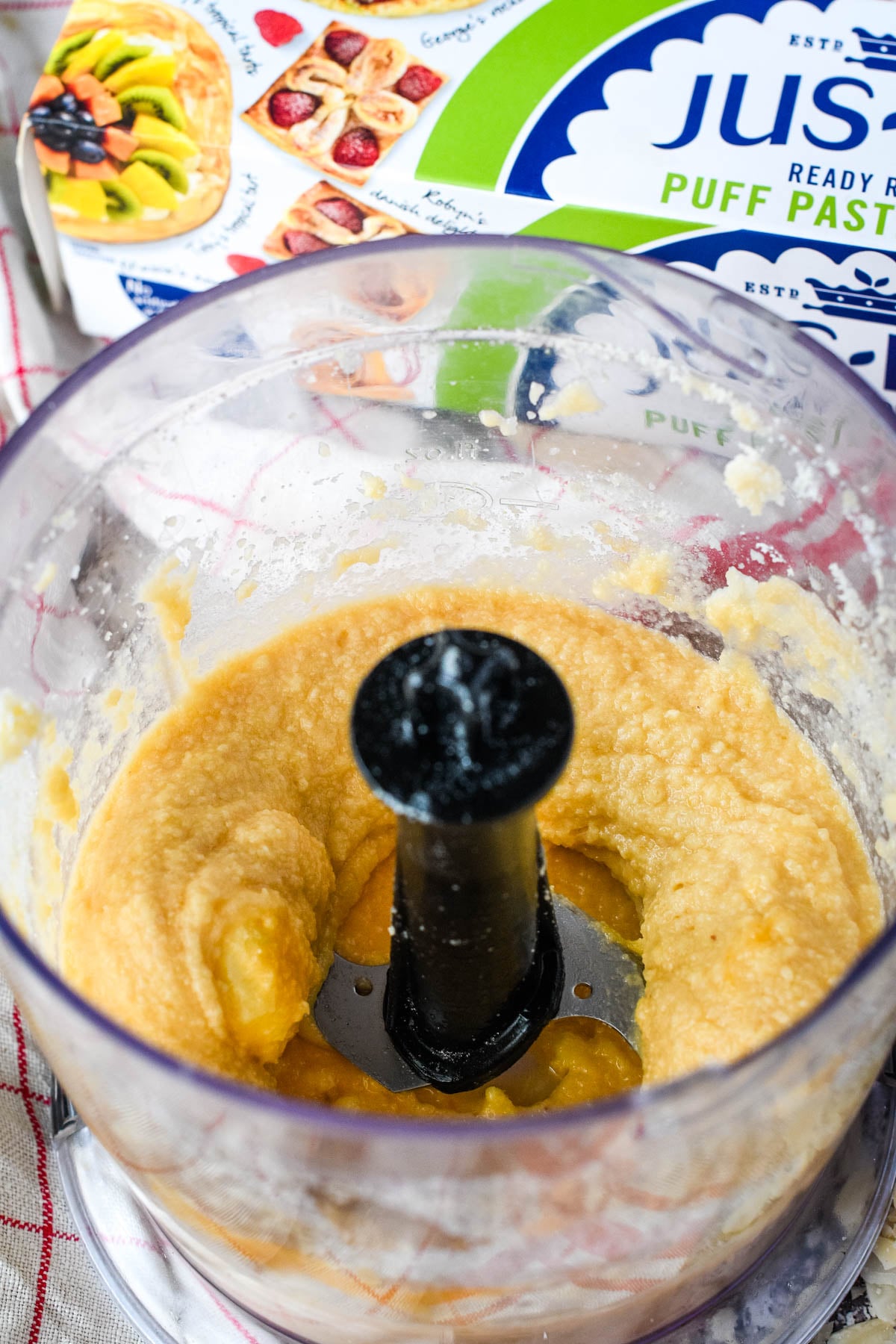 food processor with farngipane inside