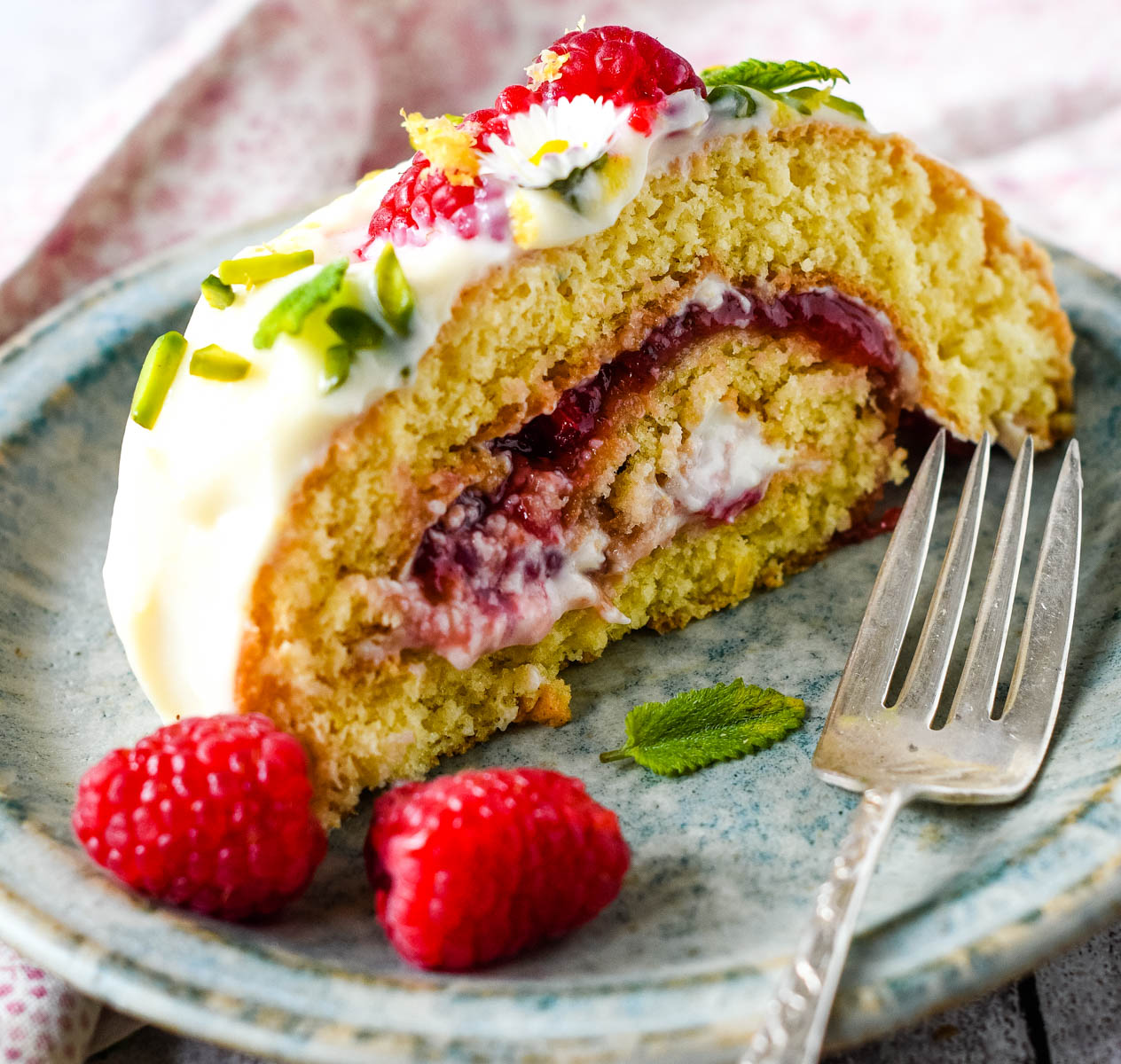 raspberry and lemon roulade