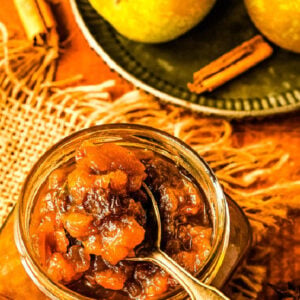 Spiced pear chutney